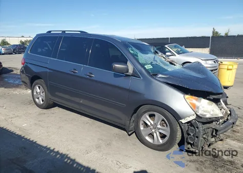 2010 Honda Odyssey Touring z USA, uszkodzony, nr VIN 5FNRL3H96AB055932